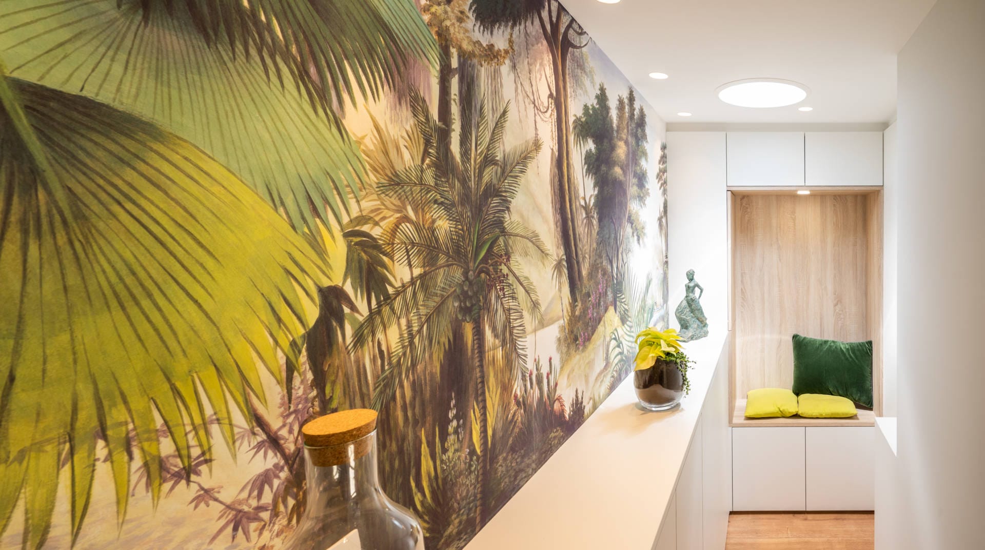 Agencement avec papier peint panoramique, par l'Agence Bérénice Alandi, Architecte d'intérieur en Finistère Sud 29