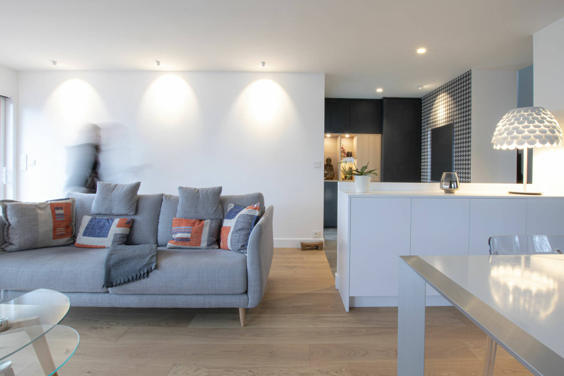Le nouveau salon au centre d'un espace de vie agrandi, par l'Agence Bérénice Alandi, Architecte d'intérieur en Finistère Sud 29