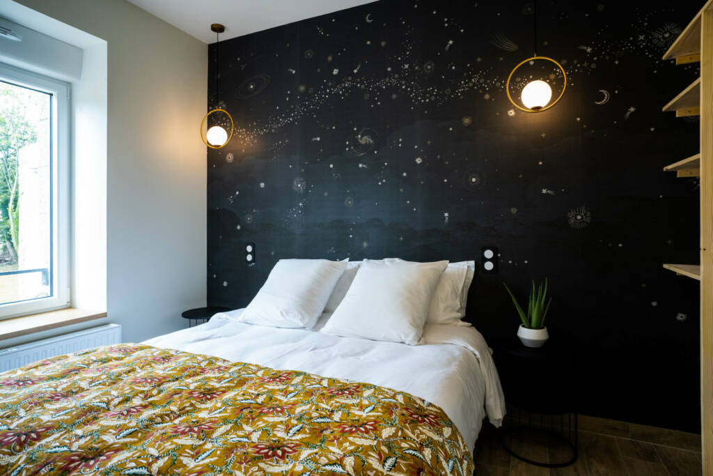 La chambre Constellation et son panoramique, par l'Agence Bérénice Alandi, Architecte d'intérieur en Finistère Sud 29